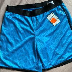 ✨BRAND NEW✨ Reebok • 7 inch Mesh Short
